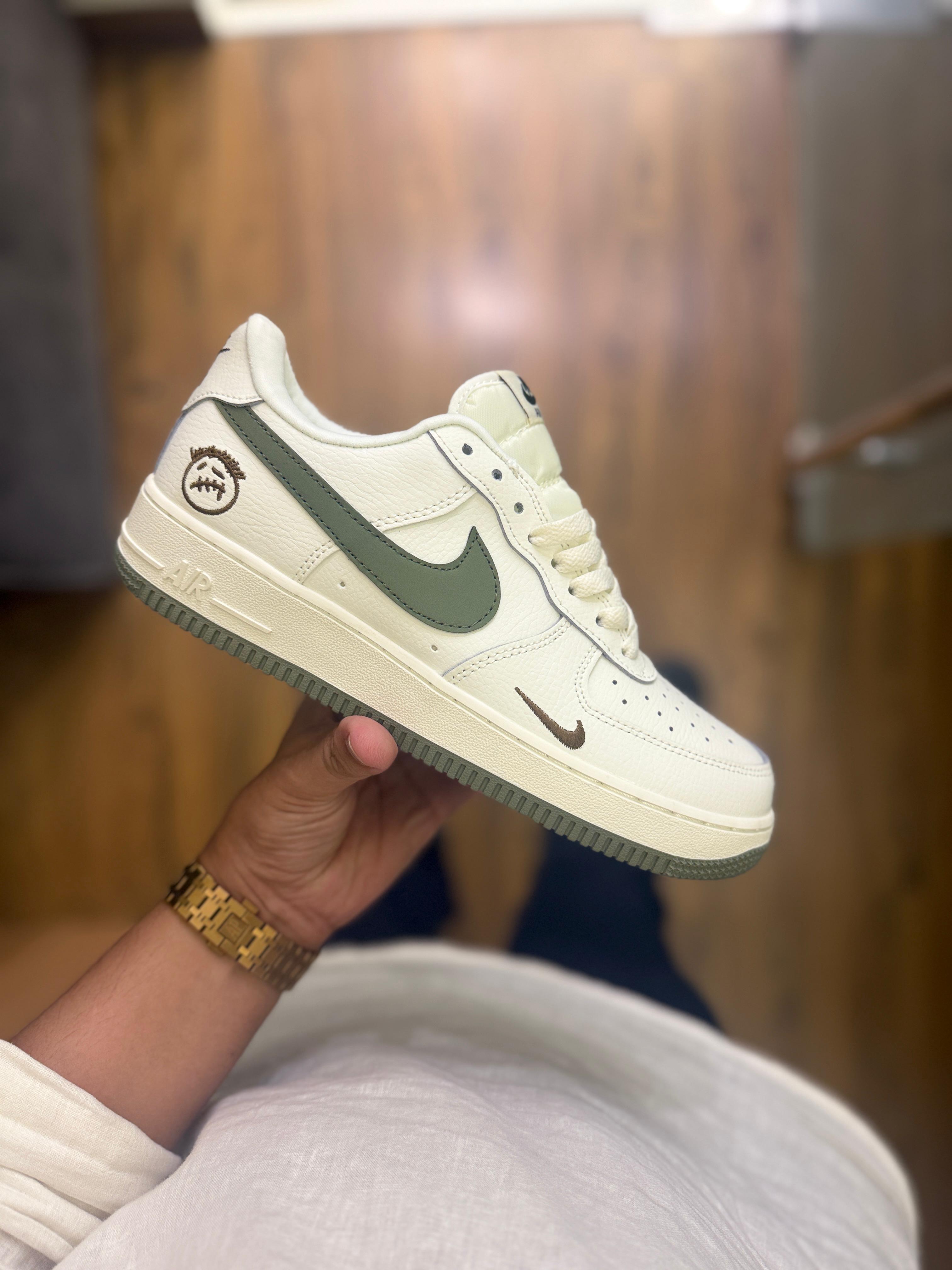 NIKE AIRFORCE ONE KAWS LTD EDTN 🖤