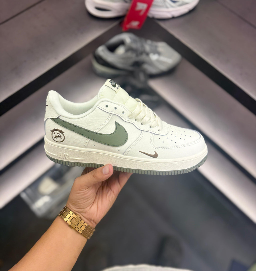 NIKE AIRFORCE ONE KAWS LTD EDTN 🖤