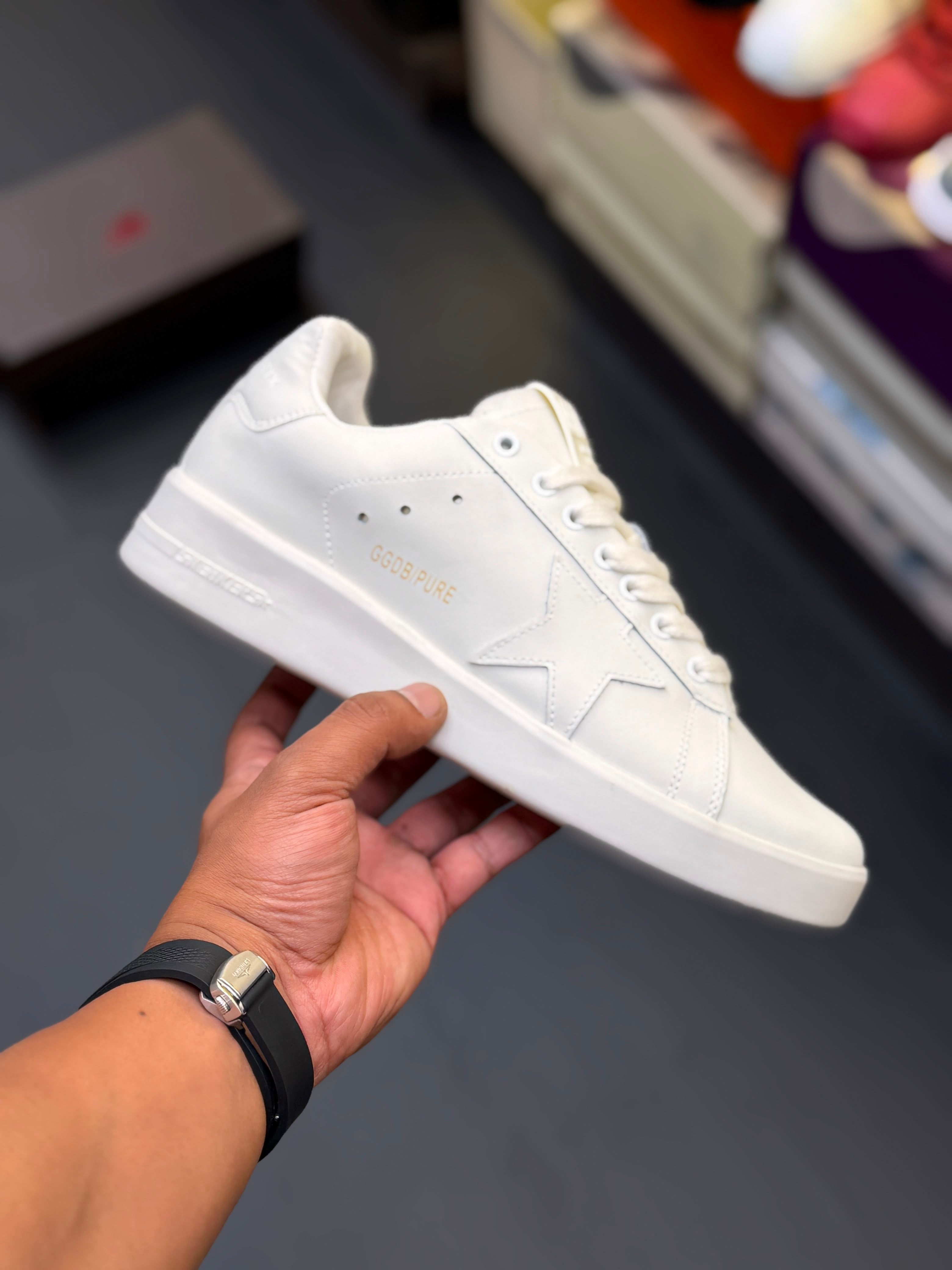 GOLDEN GOOSE