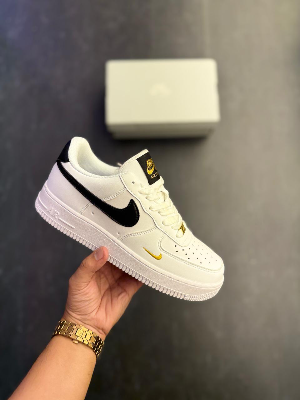 NIKE AIRFORCE ONE WHITE BLACK GOLD ❤️❤️
