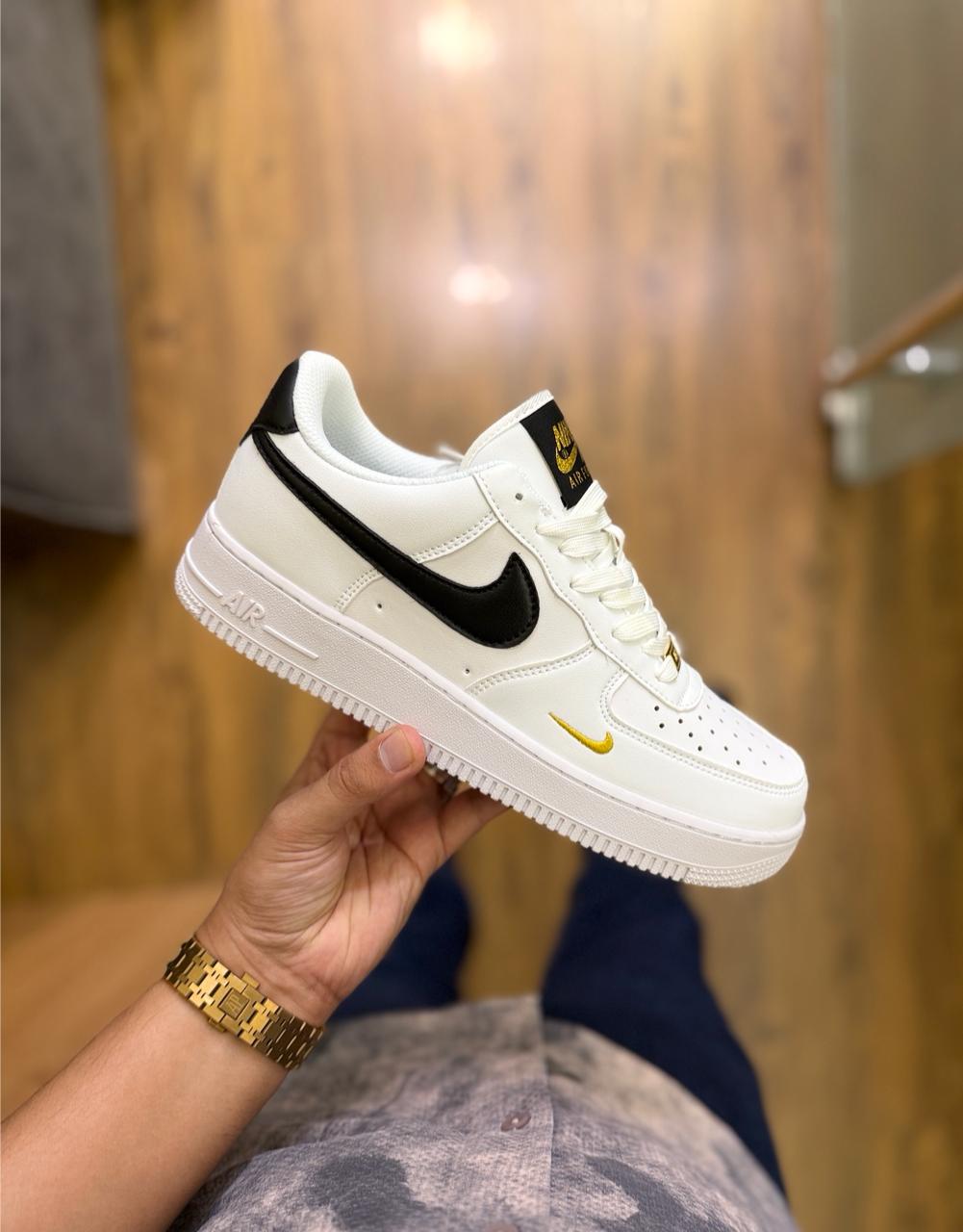 NIKE AIRFORCE ONE WHITE BLACK GOLD ❤️❤️