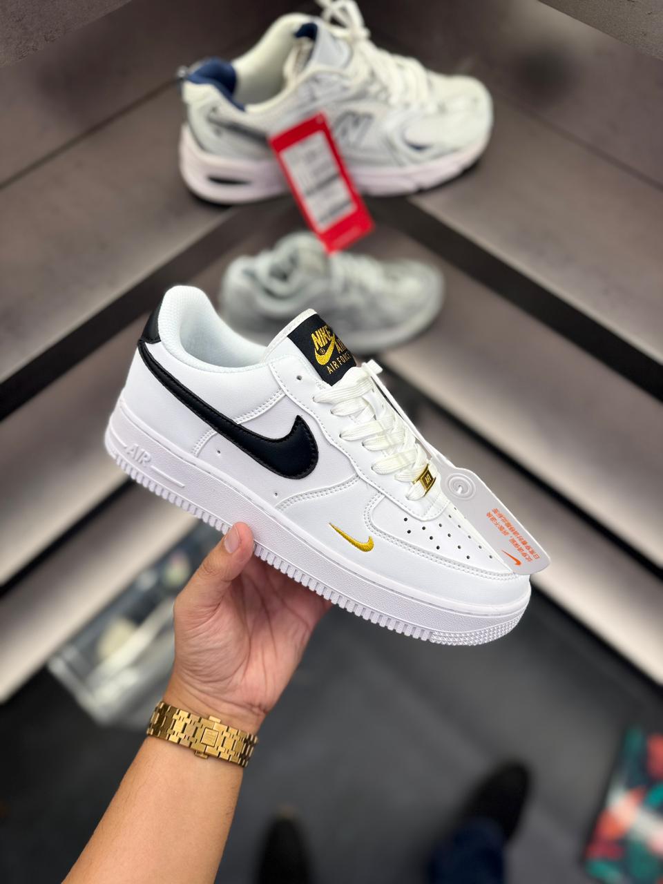 NIKE AIRFORCE ONE WHITE BLACK GOLD ❤️❤️