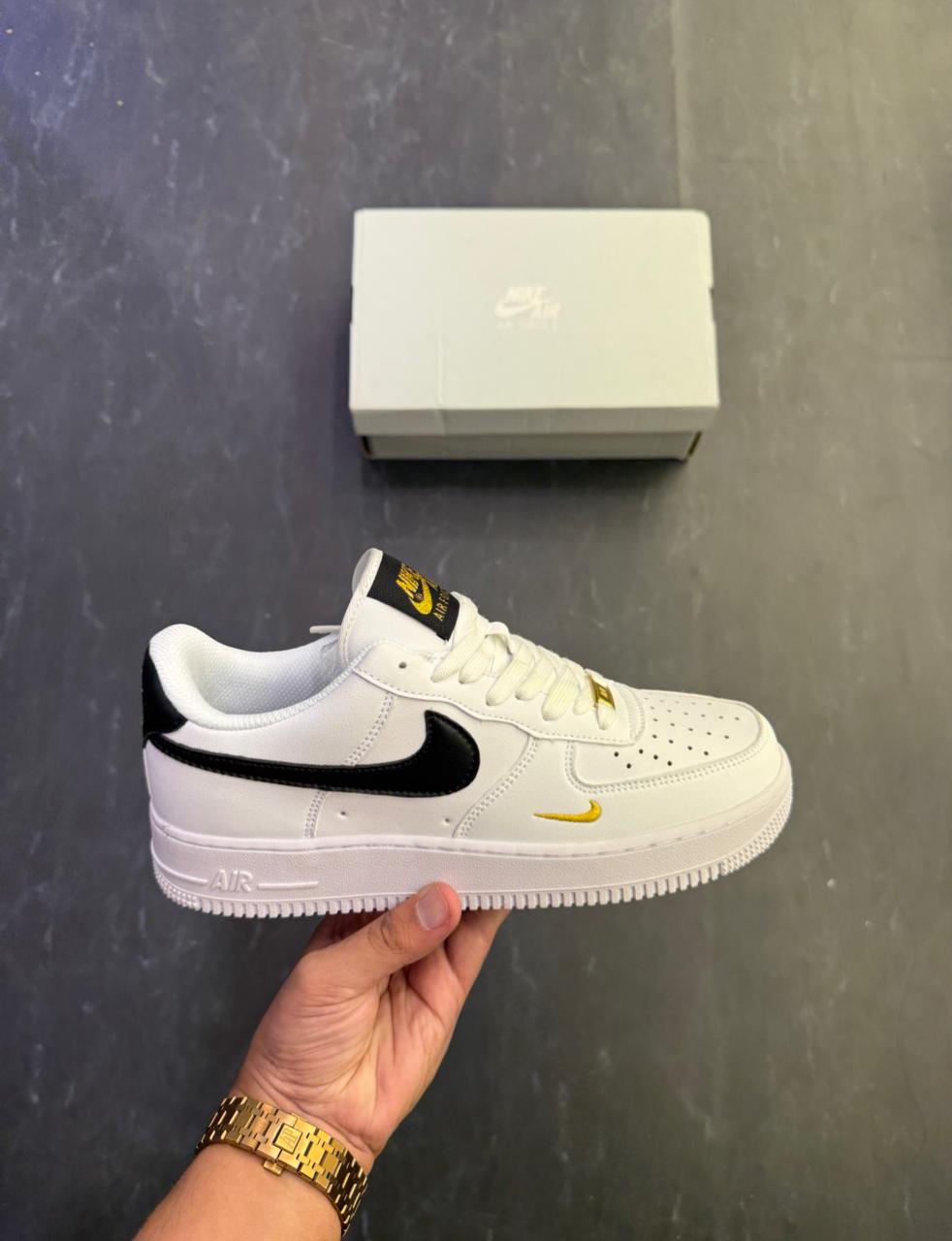 NIKE AIRFORCE ONE WHITE BLACK GOLD ❤️❤️
