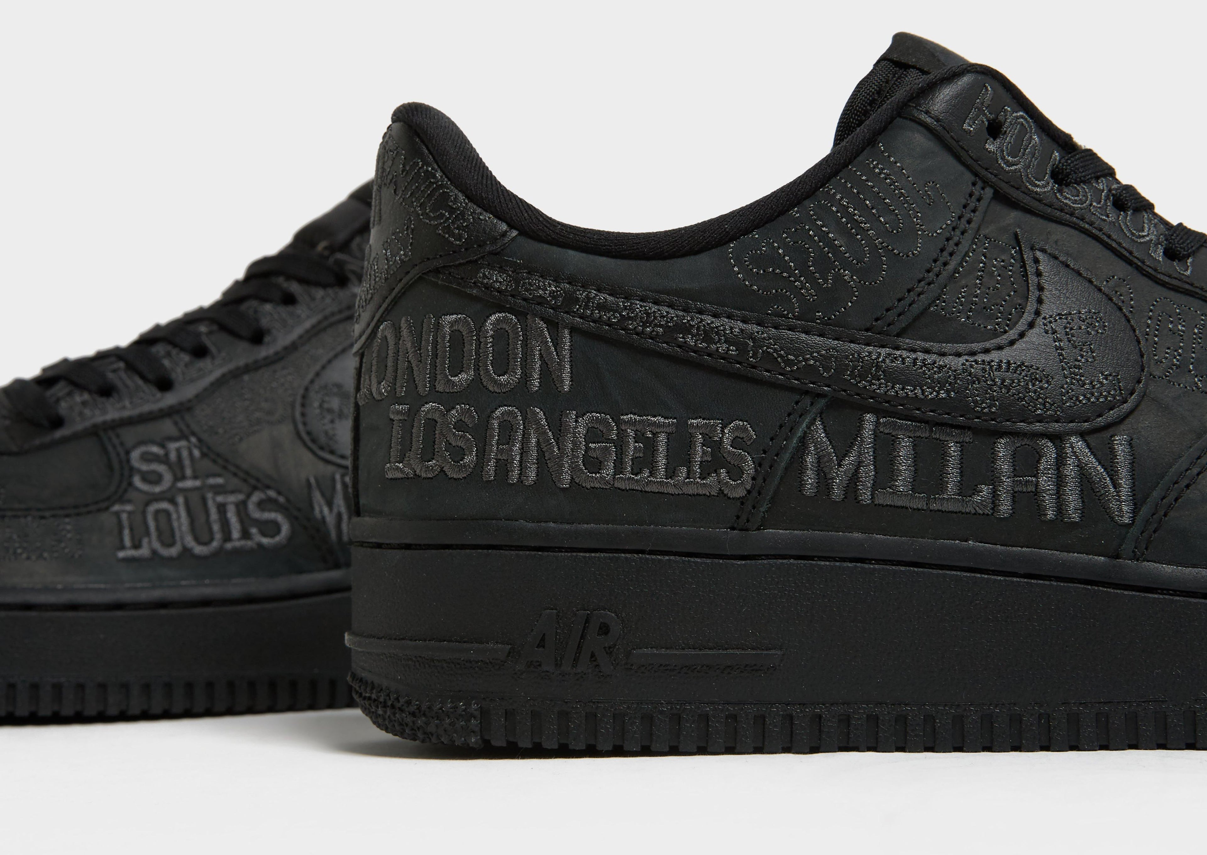 NIKE AIRFORCE AF1 WORLD TOUR 🖤