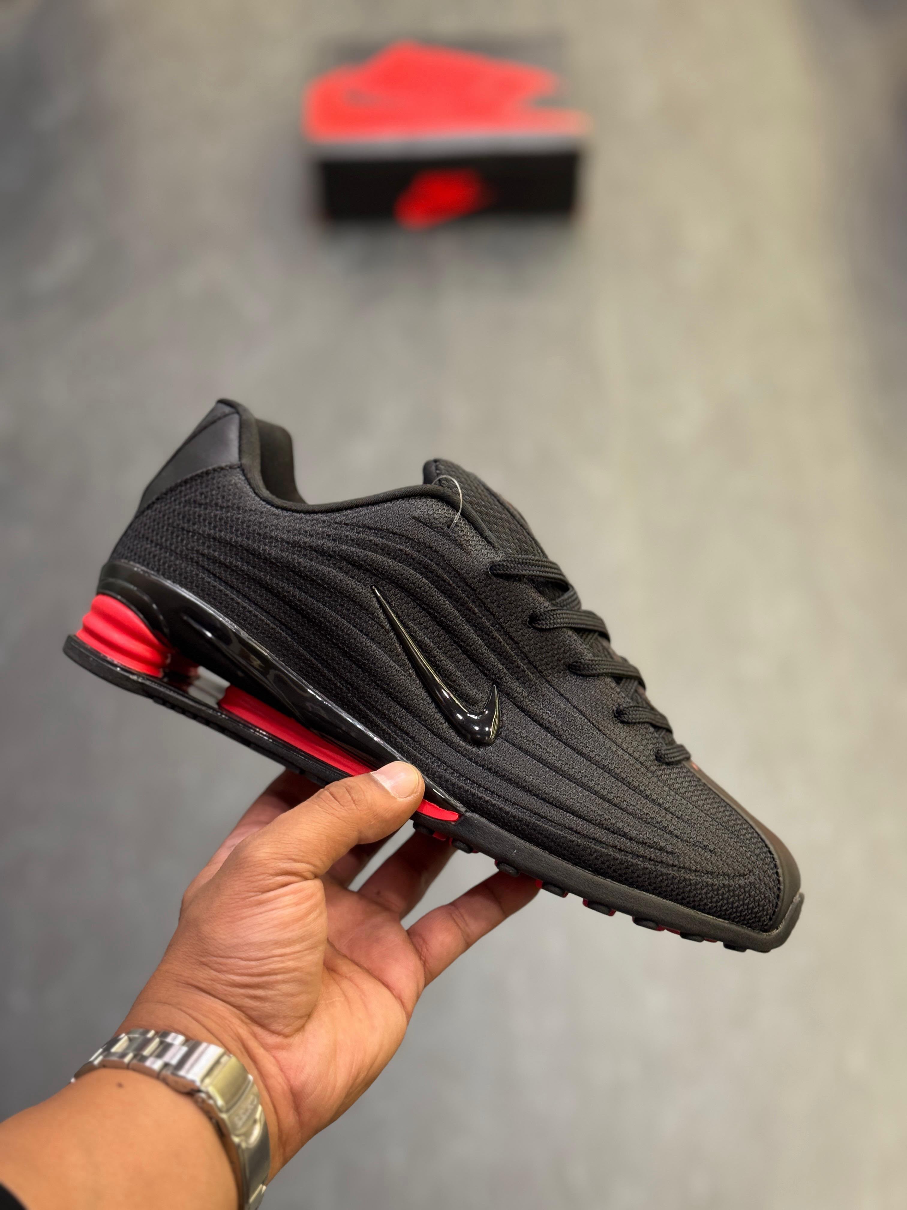 NIKE SHOX Z