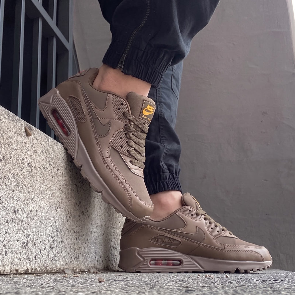 NIKE AIRMAX 90 ESS+