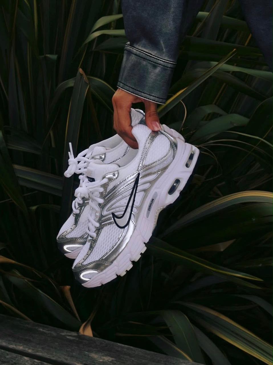 NIKE AIRMAX MOTO 2K