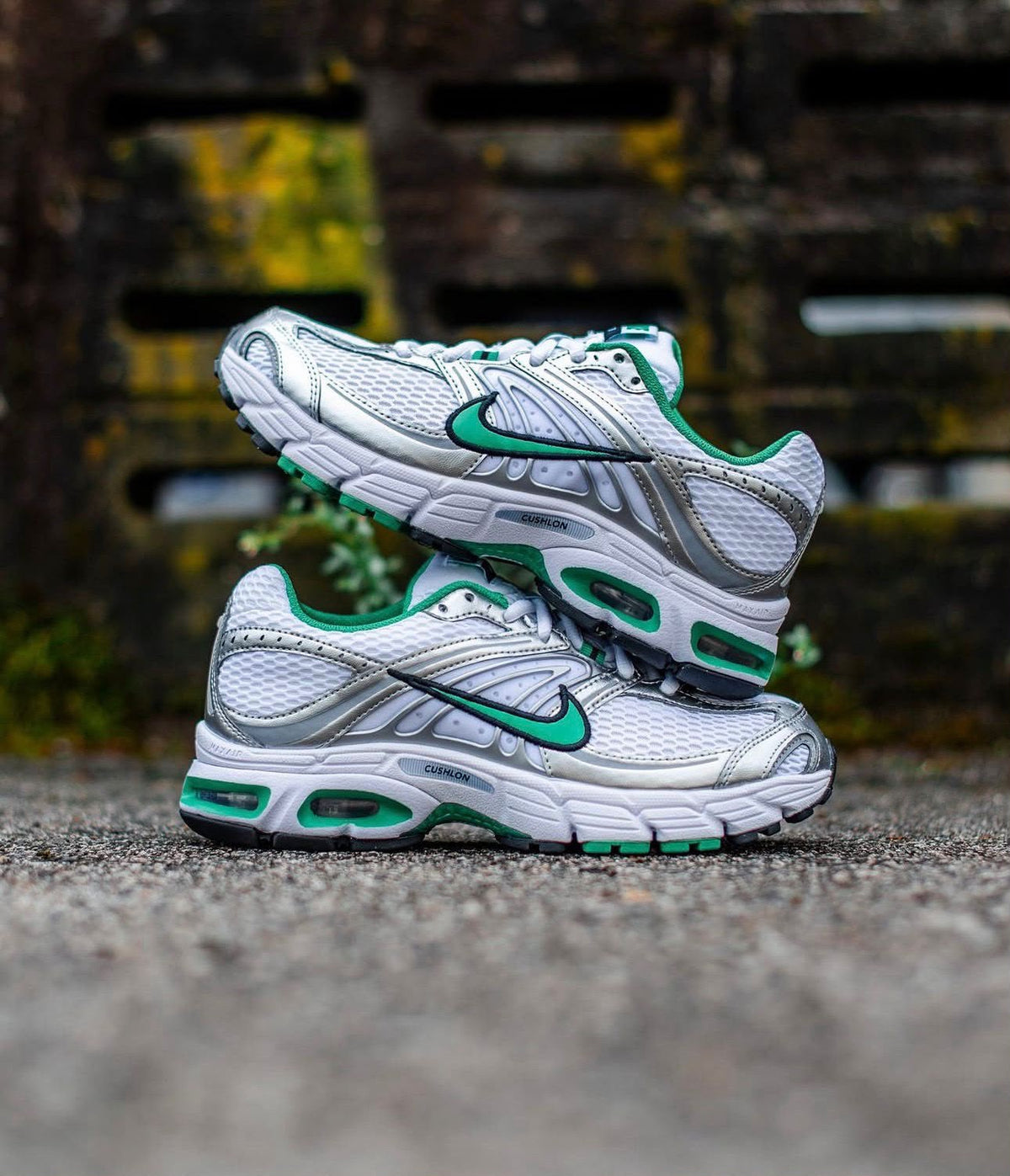 NIKE AIRMAX MOTO 2K