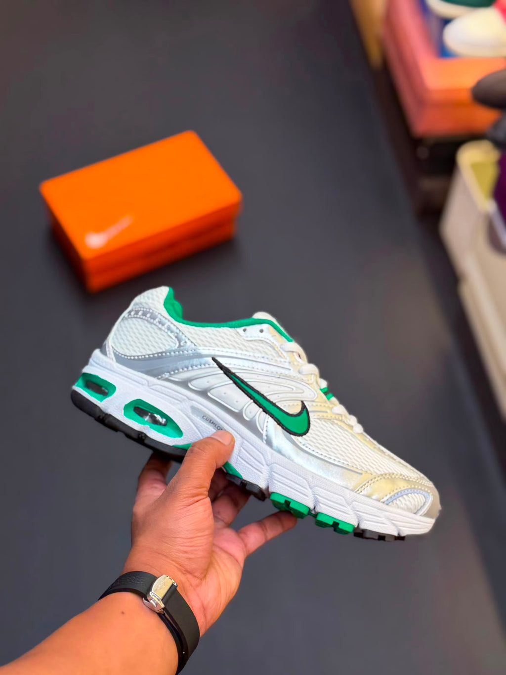 NIKE AIRMAX MOTO 2K