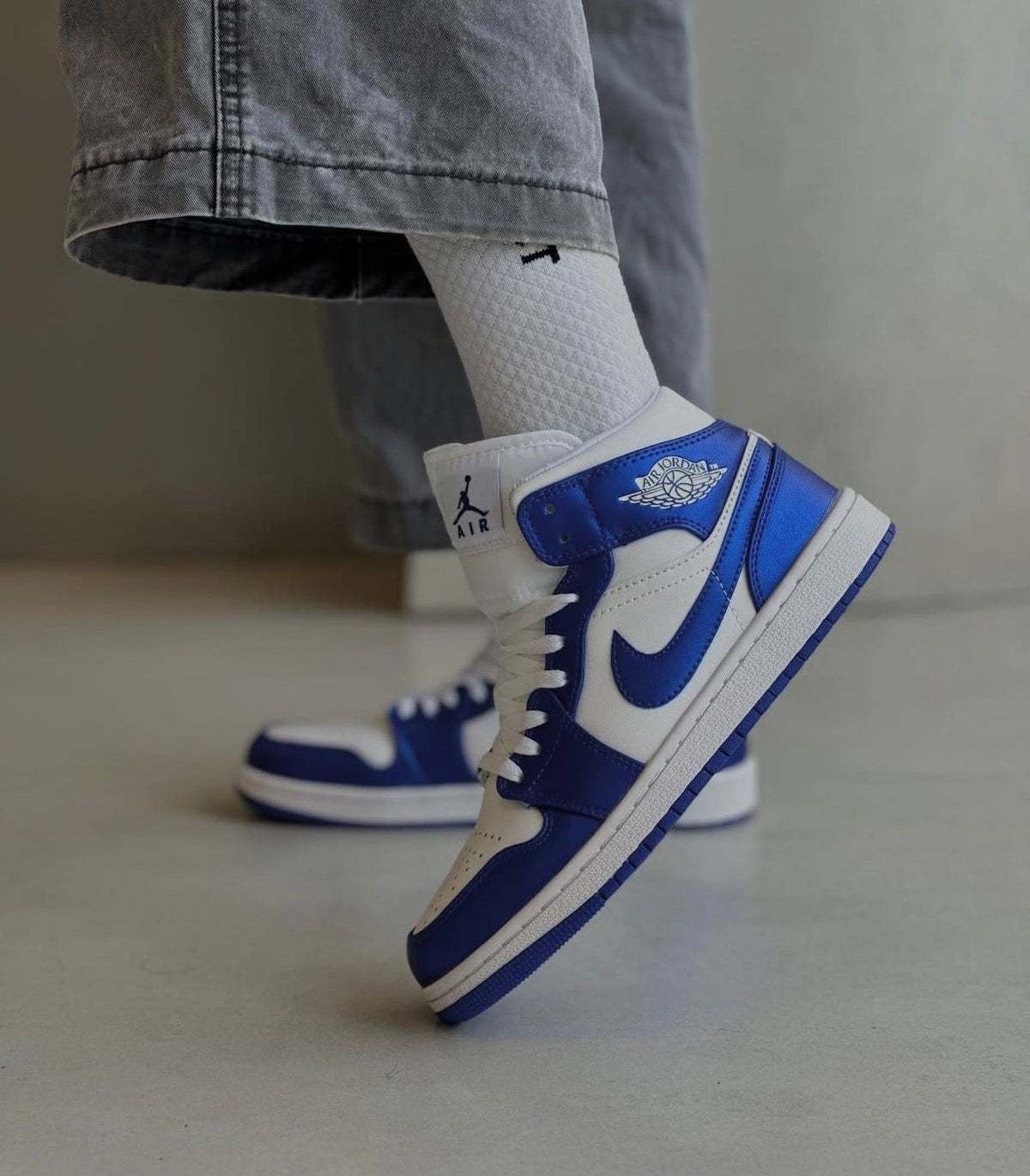AIR JORDANS RETRO 1 MID ROYAL BLUE 🖤