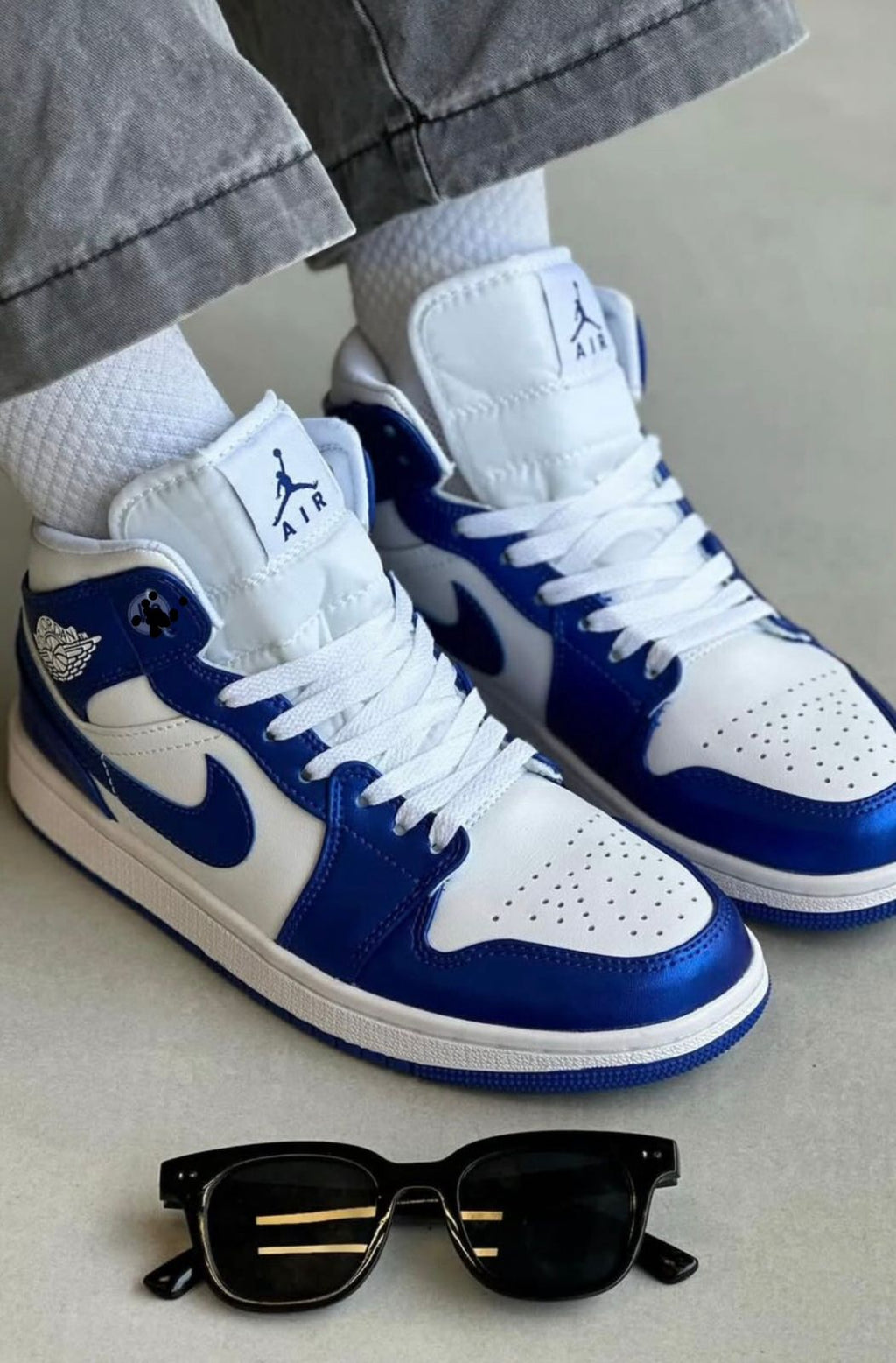 AIR JORDANS RETRO 1 MID ROYAL BLUE 🖤