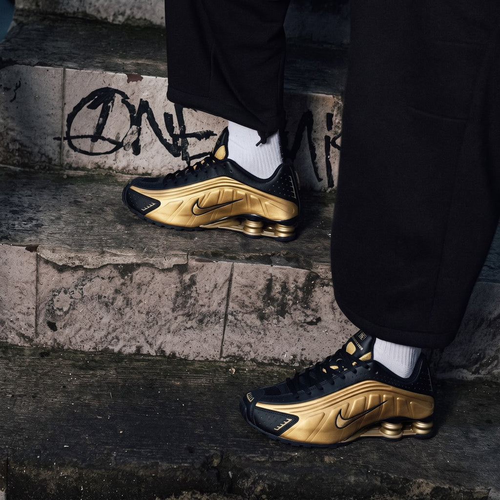NIKE SHOX R4