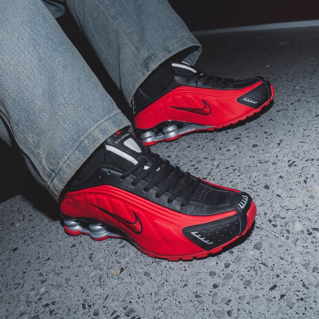 NIKE SHOX R4