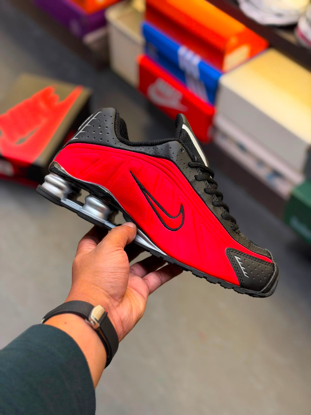NIKE SHOX R4