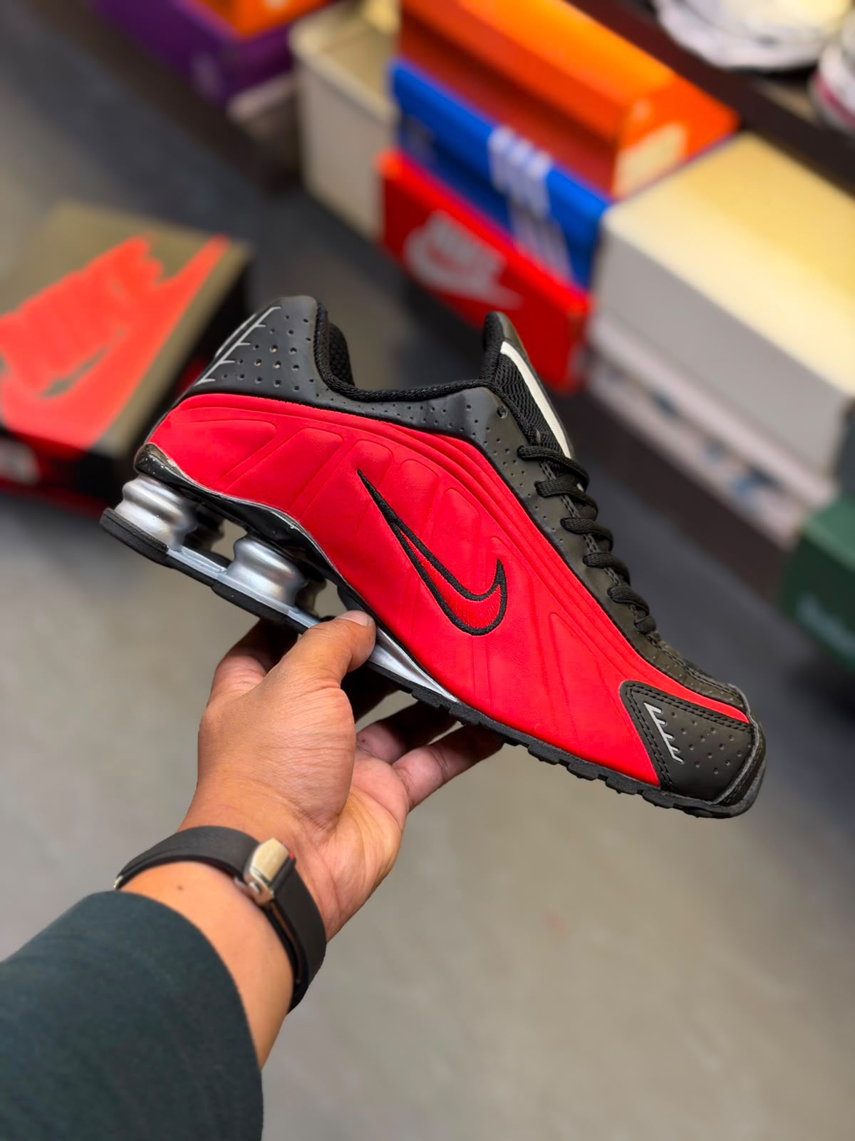 NIKE SHOX R4