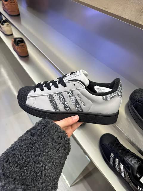 ADIDAS ORIGINALS SUPERSTAR 2nd GENERATION PAISLEY RADIUM 🖤🖤