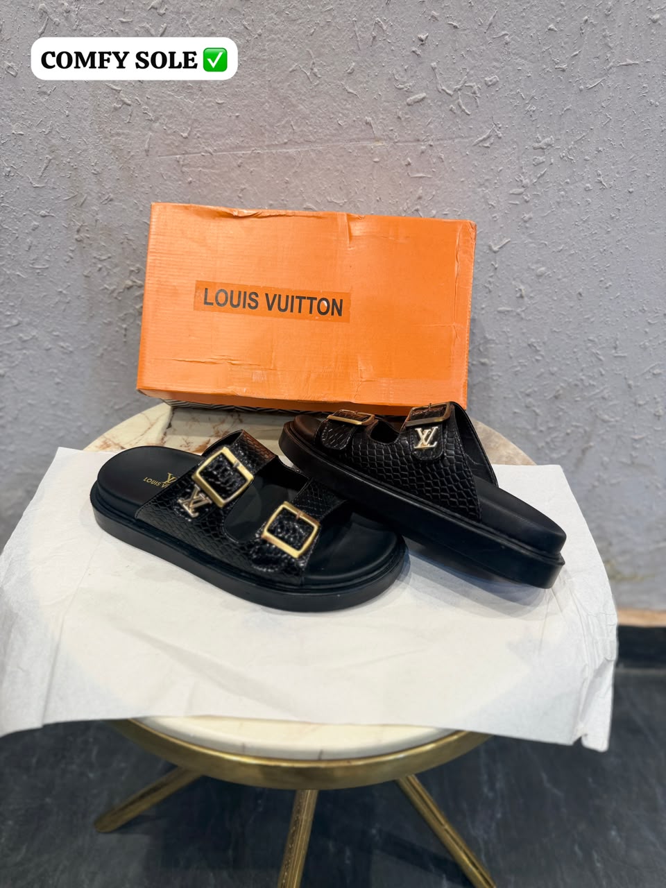 LOUIS VUITTON METALLIC LOGO -COMFY FLIP FLOP FOR MEN 🖤🖤