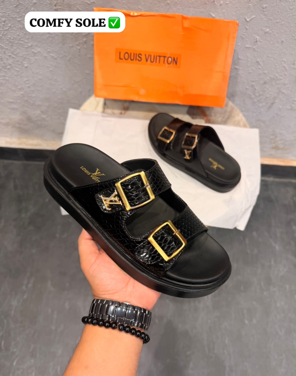 LOUIS VUITTON METALLIC LOGO -COMFY FLIP FLOP FOR MEN 🖤🖤