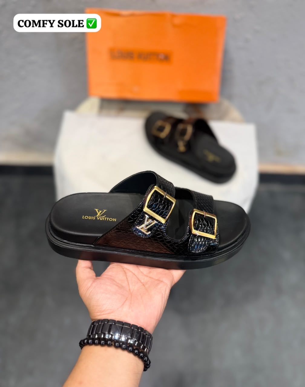 LOUIS VUITTON METALLIC LOGO -COMFY FLIP FLOP FOR MEN 🖤🖤