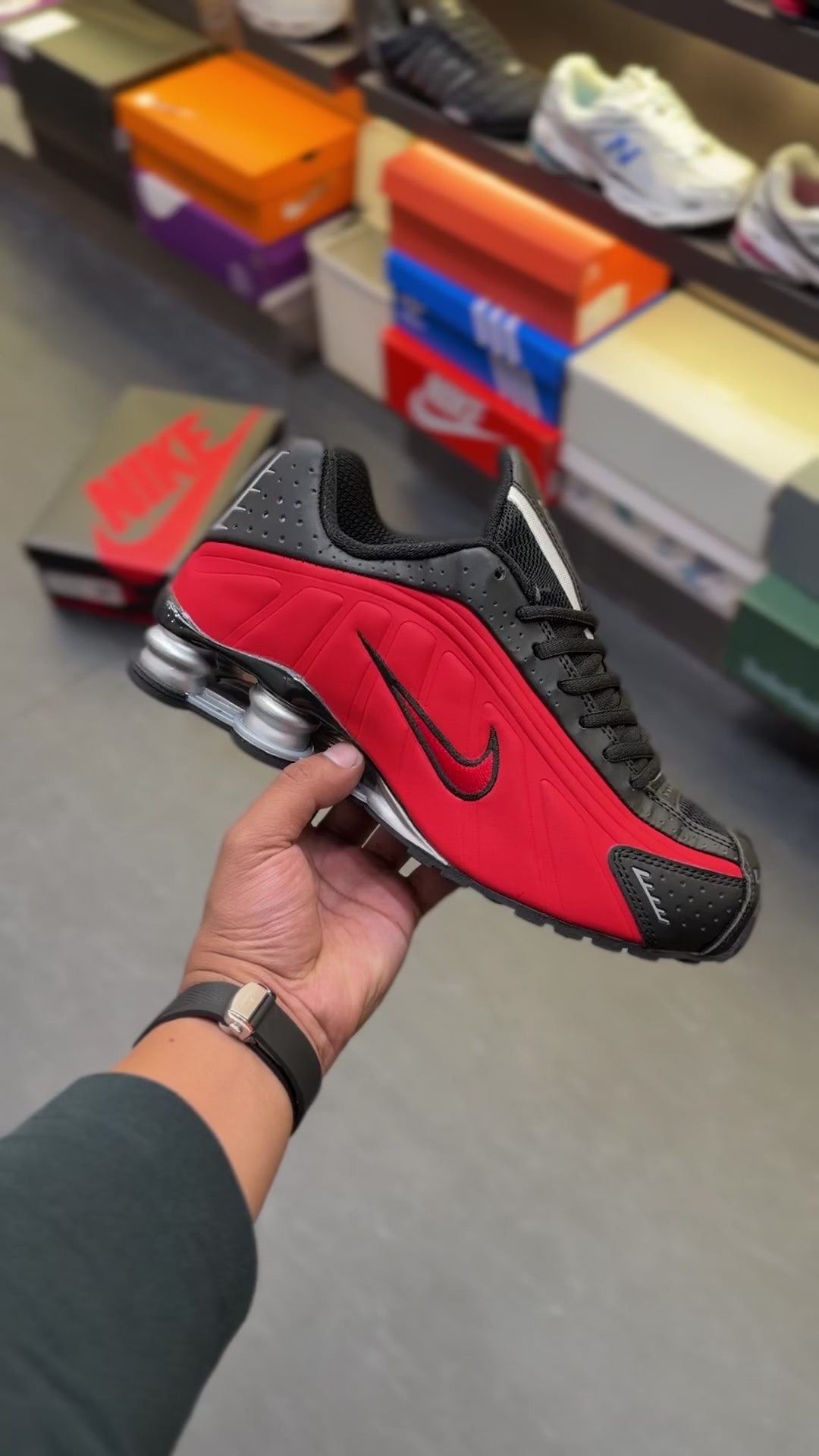 NIKE SHOX R4