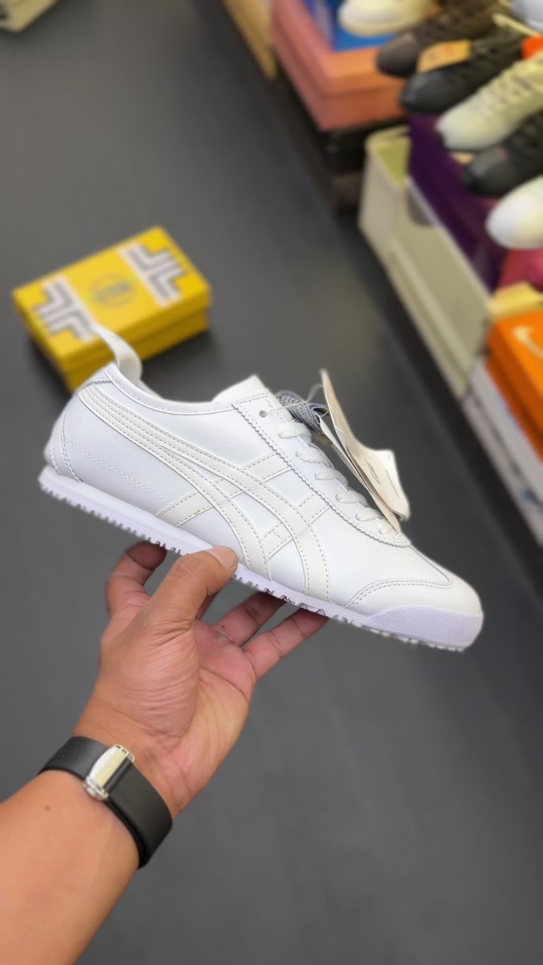 ONITSUKA TIGER