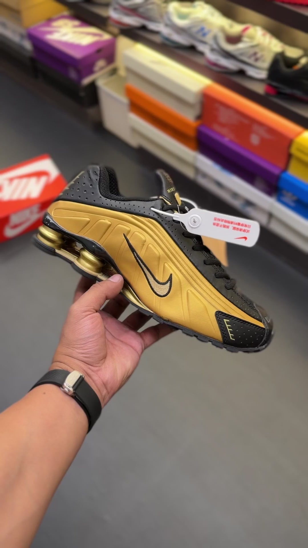 NIKE SHOX R4