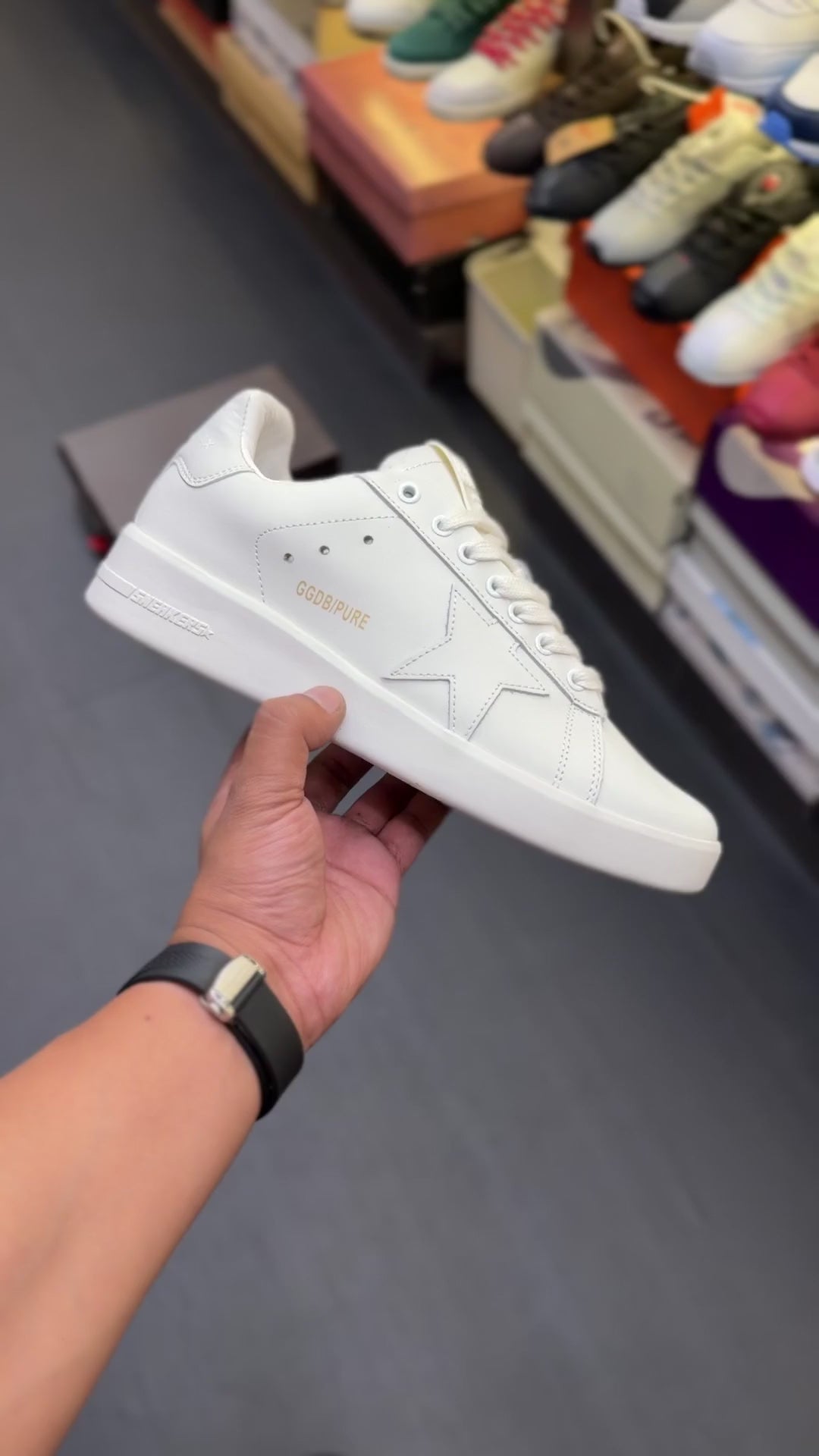 GOLDEN GOOSE