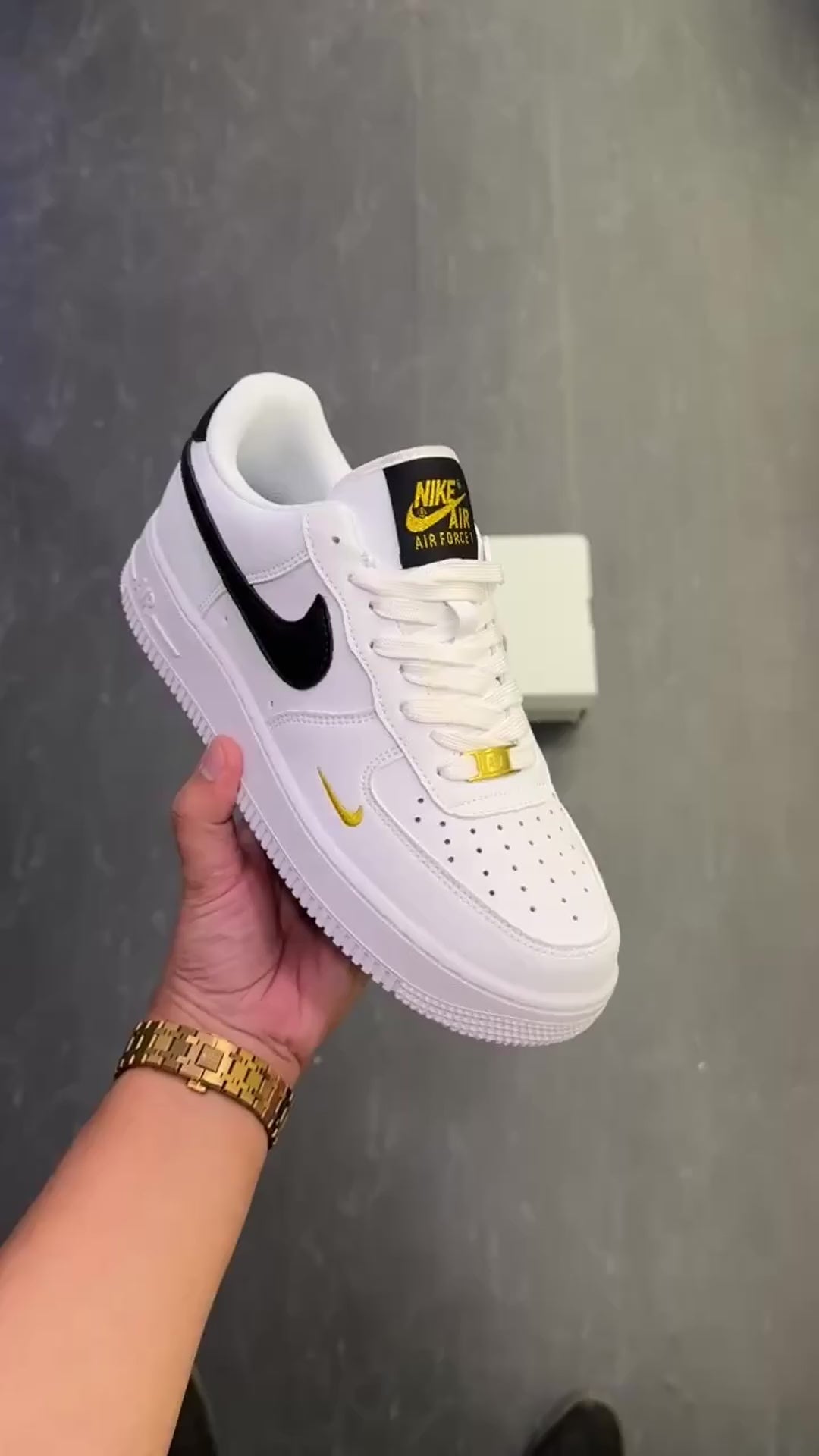 NIKE AIRFORCE ONE WHITE BLACK GOLD ❤️❤️