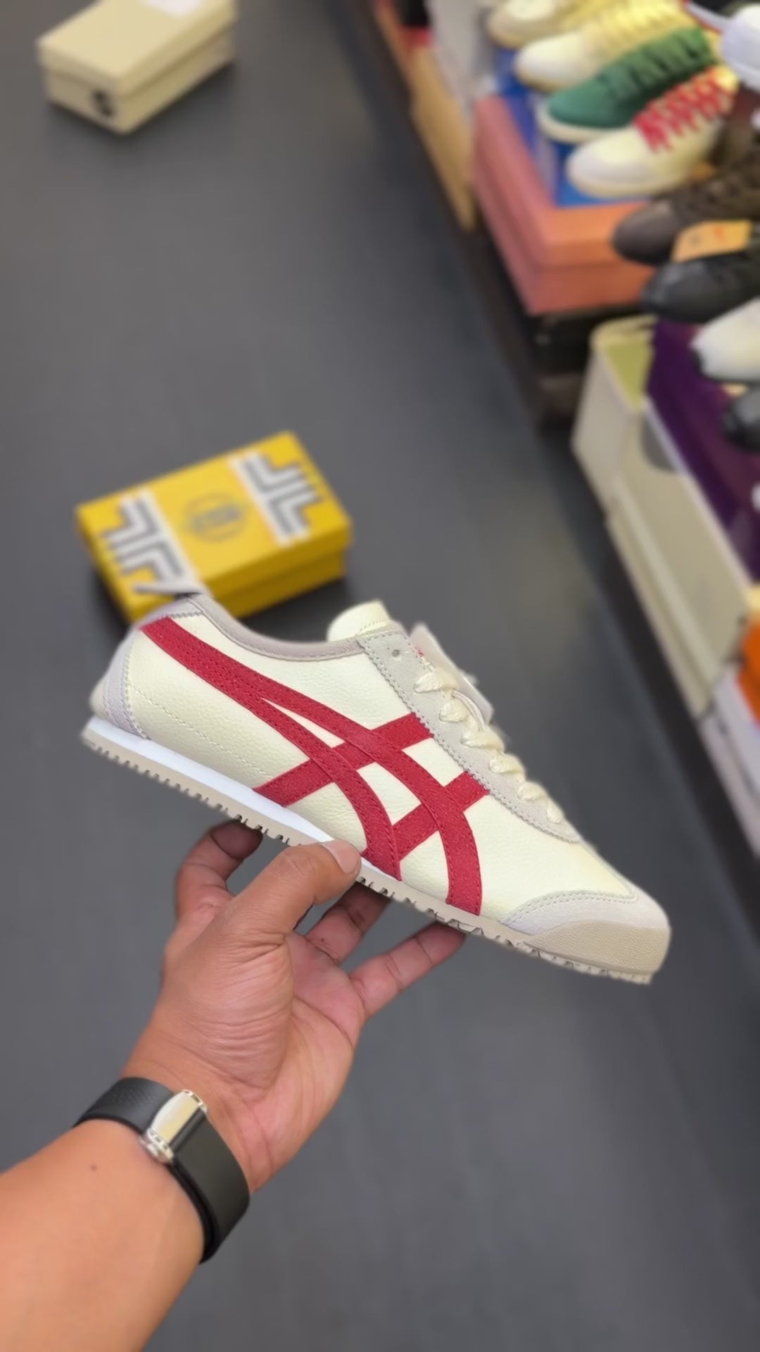 ONITSUKA TIGER