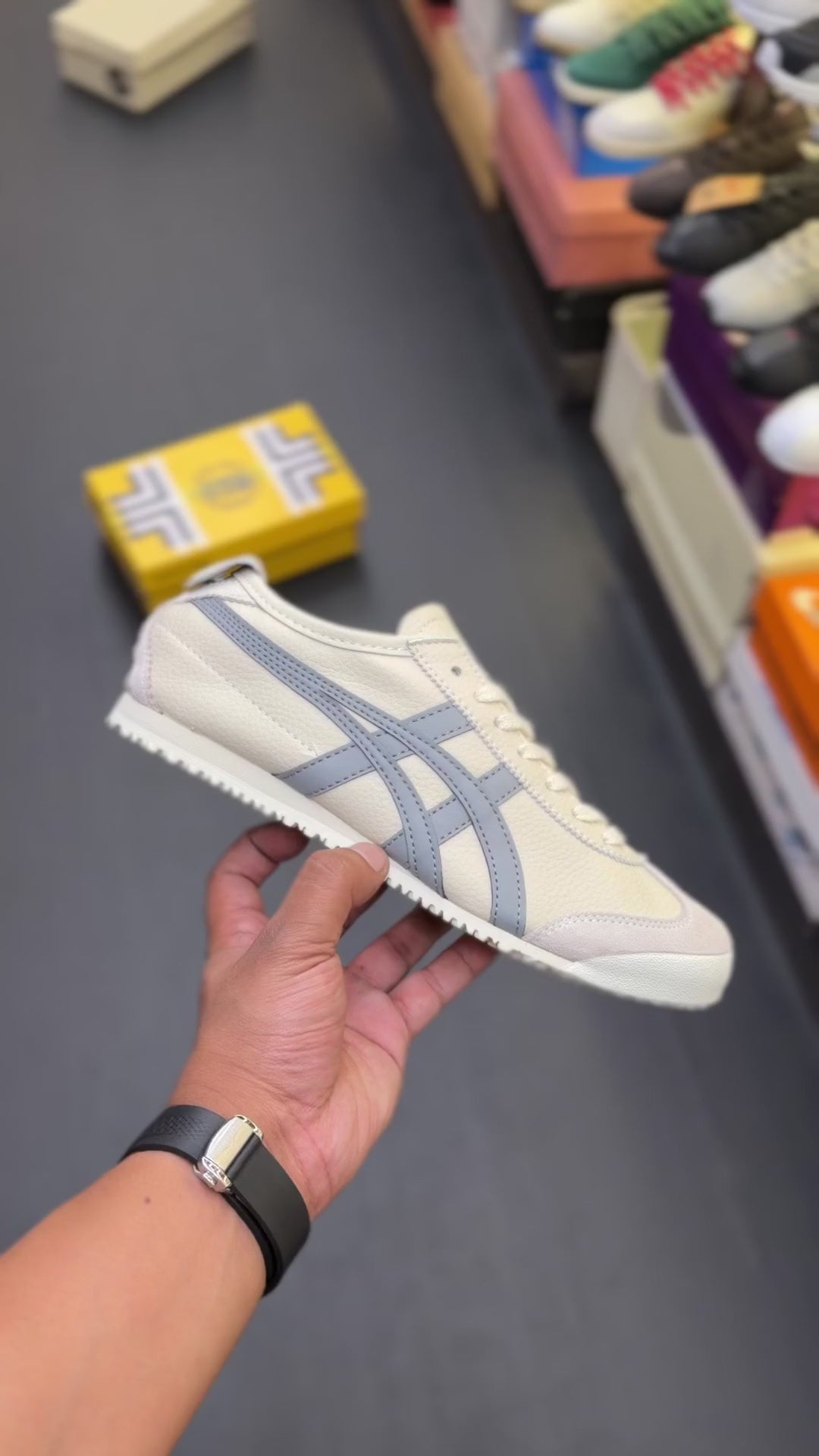 ONITSUKA TIGER 4